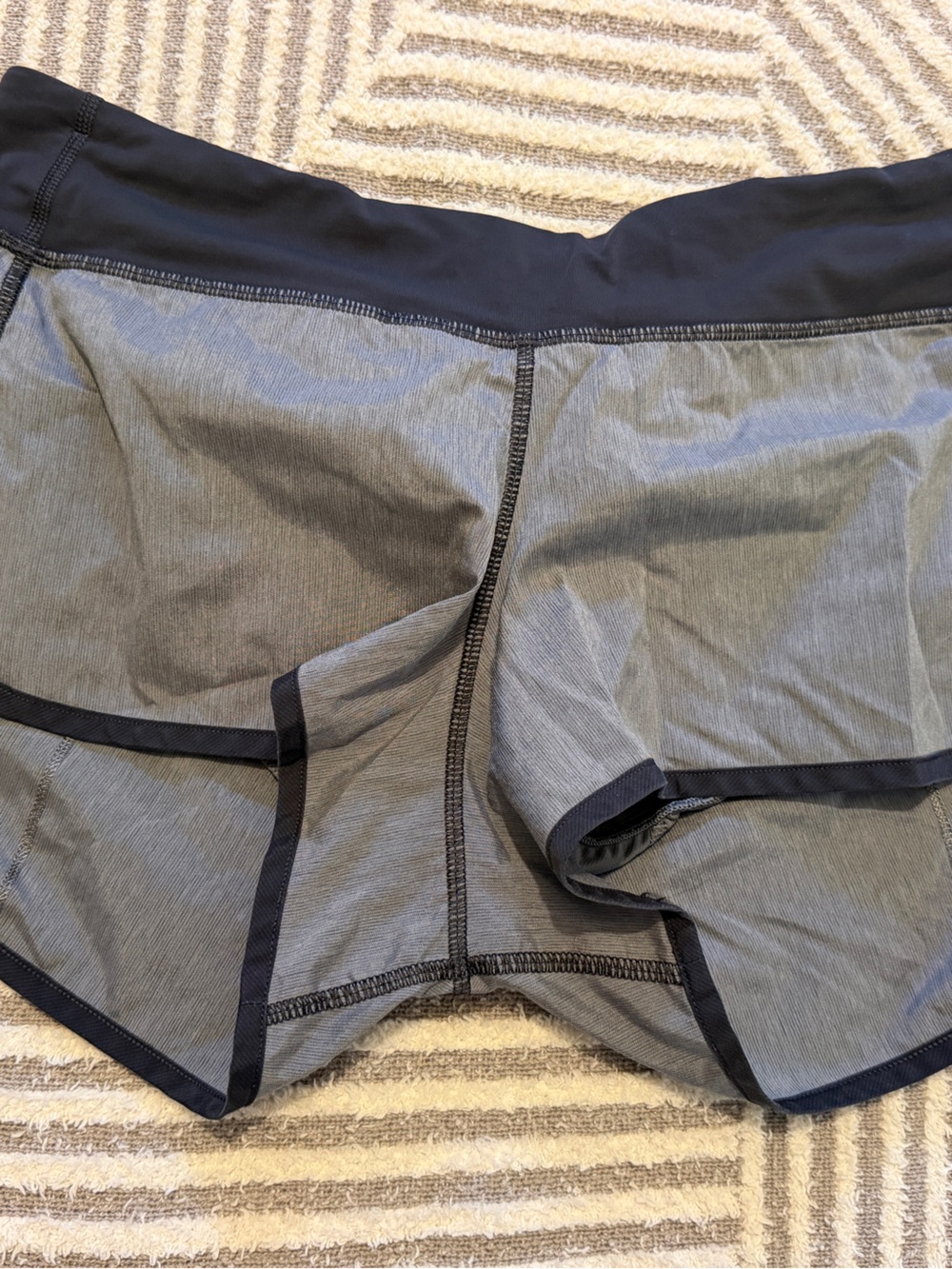 lululemon athletica - Speed Up MR shorts - size 10